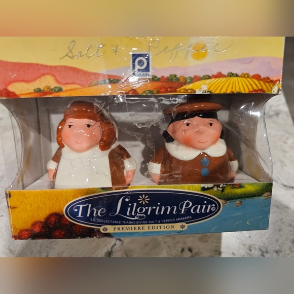 Publix Lilgrim Series Salt and Pepper Set. Mini Salt and Pepper shakers. 2004 - Picture 3 of 7